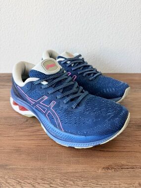 ASICS Gel-Kayano 27 Running Shoes in the Mako Blue/Hot Pink (Size: 7) Very Good